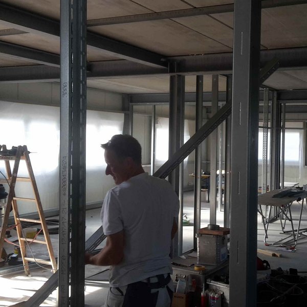 Innenausbau des Firmengebäudes in Eigenregie